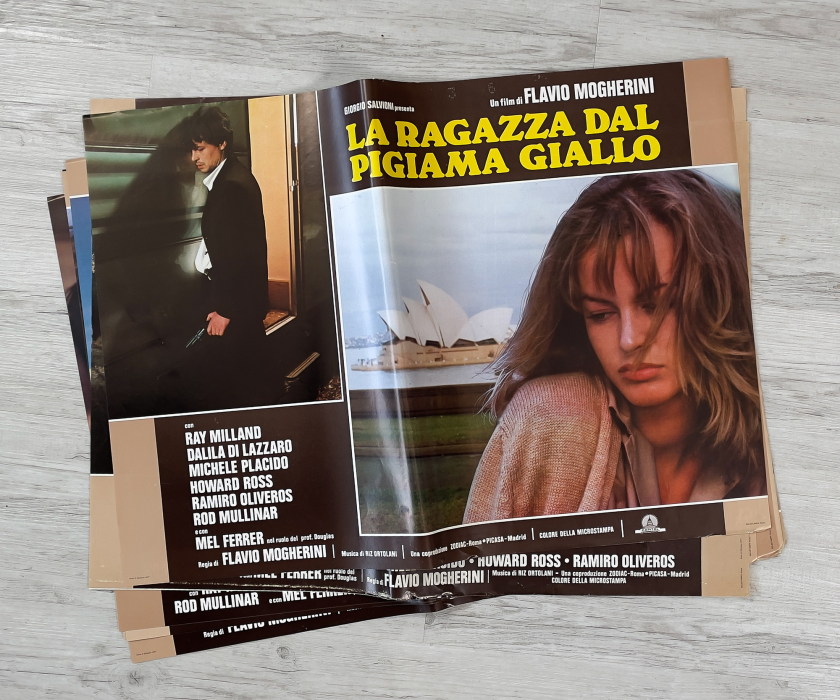 The Pyjama Girl Case / La ragazza dal pigiama giallo - complete Fotobusta-Set (8 Fotobuste) + Soggettone